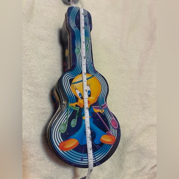 Tweety Bird Guitar Shaped Vintage Tin Box - Picture 9 of 9